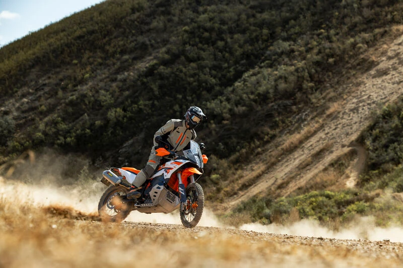 652262 MY25 KTM 890 ADVENTURE R ACTION EUROPE GLOBAL ACTION
