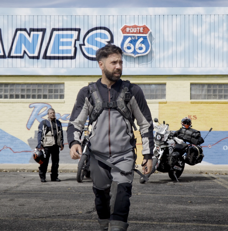 Andrés Sile junto a su padre en la Ruta 66, Estados Unidos